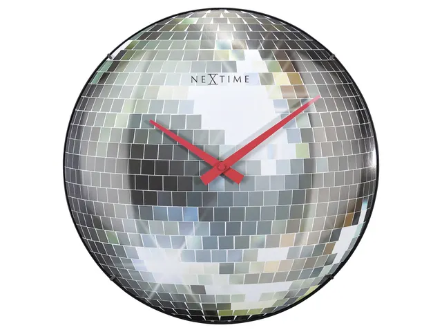 Stille wandklok - 35cm - Discobal - Koepelvormig glas - NeXtime "Disco