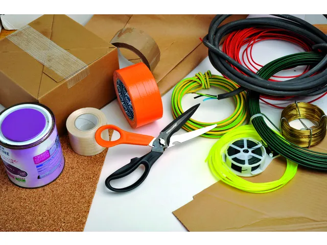 Schaar Fiskars Cuts+More Titanium multifunctioneel zwart