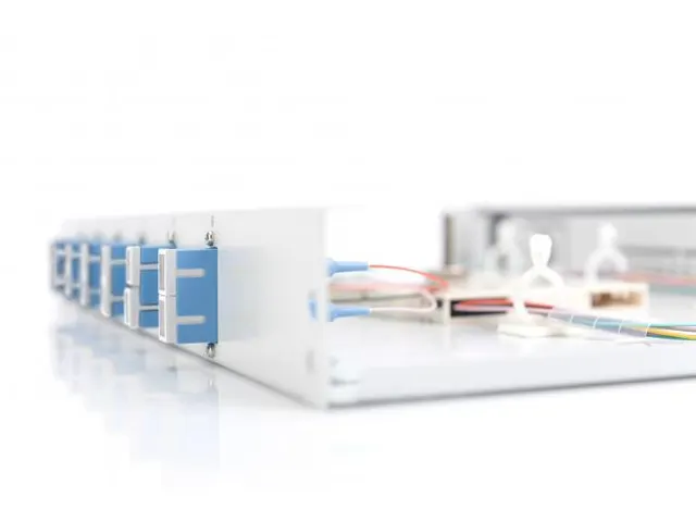 FO-lasbox 1U uitgerust,6x SC DX OS2 incl. lascassette gekleurde pigtai