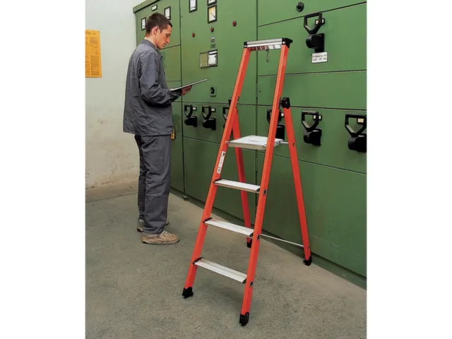 Boktrap,bomen fiberglas,treden aluminium,4treden incl. bordes,L 1,65m