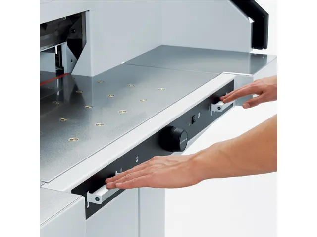 Stapelsnijmachine A3 Ideal 5560 Luchttafel Hydraulisch