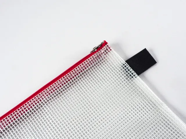 etui B6 transparant met rode rits