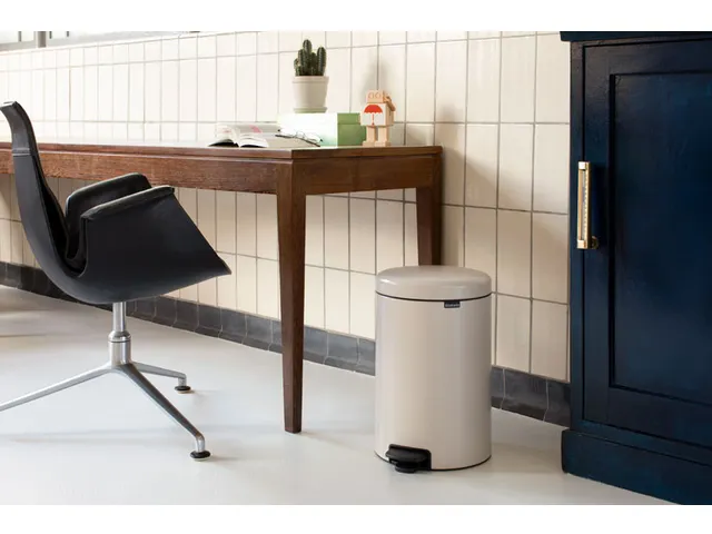 Pedaalemmer NewIcon 20 Liter Soft Beige