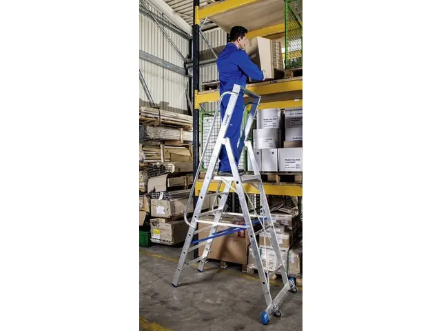 verrijdbare treden-platformladder eenzijdig 12treden stand H 2 8m