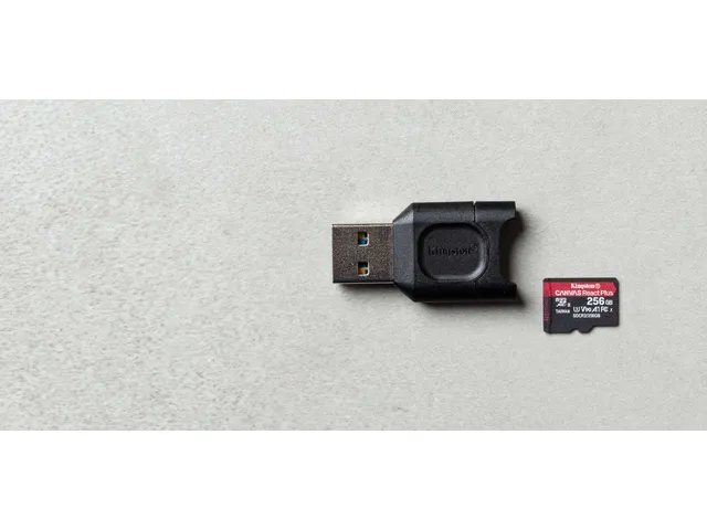 USB A, USB 3.2 Gen 1, UHS-II, 4.57 g