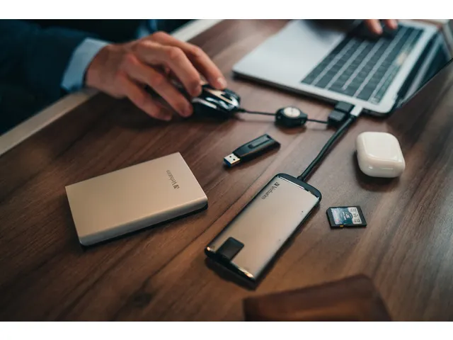 Store 'n' Go USB 3.0 Draagbare harde schijf 2TB Zilver
