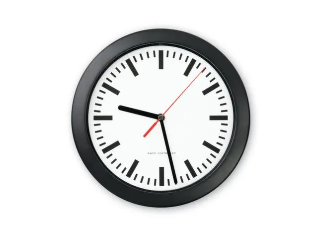Radiowandklok Ø 25 cm Met Streepaanduiding