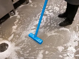 Vikan Hygiene luiwagen met waterdoorvoer zwart extra hard 270mm - 7
