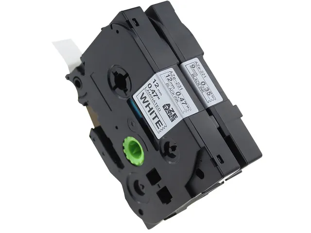 Labeltape Quantore TZE-221 9mm x 8m zwart op wit