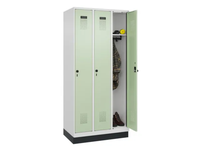 locker,HxBxD 1950x900x500mm,3vak,vak B 300mm,draaigrendel,sokkel