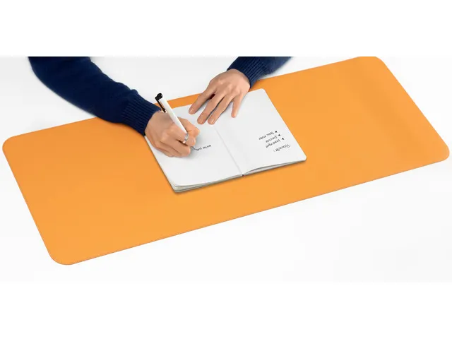 Sous-main Sigel enroulable 800x300x2mm jaune-gris simili cuir