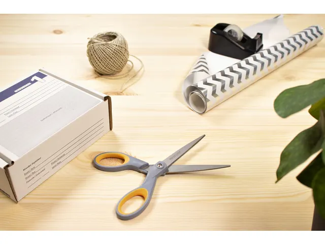 Kantoorschaar Westcott 180mm met softgrip titanium