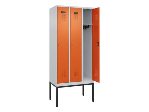 locker,HxBxD 2120x900x500mm,3vak,vak B 300mm,cil.-slot,voetonderstel
