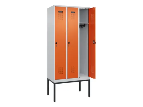 locker,HxBxD 2120x900x500mm,3vak,vak B 300mm,draaigrendel