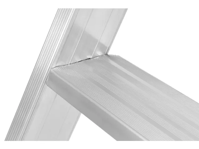 escabeau industriel,double face,2x4marches,Hauteur 0,45m,lisse L 1,04m