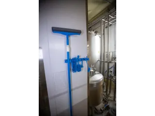 Vikan hygiënisch Hi-Flex ophangsysteem 2 haken blauw 420mm - 5
