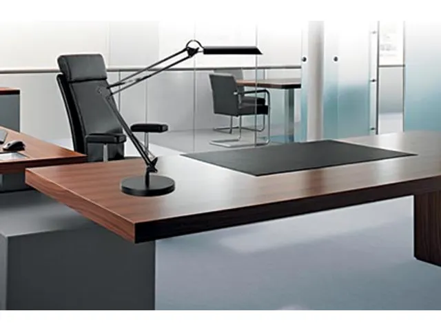 LED bureaulamp Swingo 2.0, Zwart dimbaar