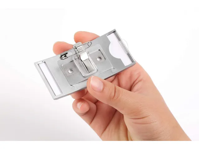 Badge Durable 8542 classic avec aimant 34x74mm gris argenté