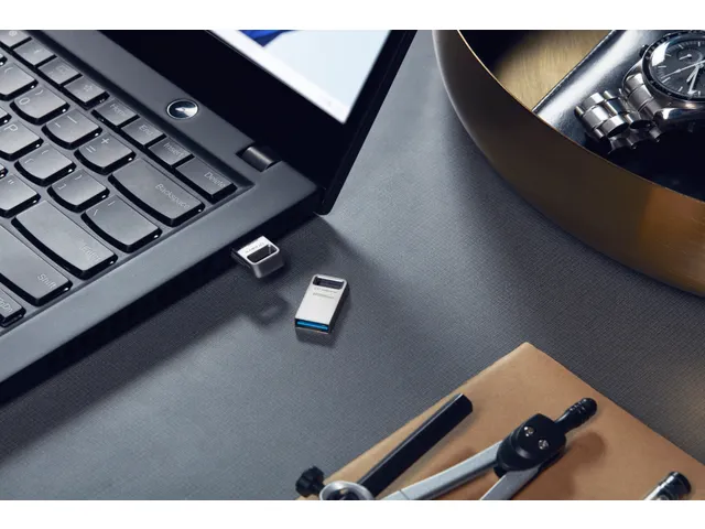 256GB DataTraveler Micro 200MB/s Metal USB 3.2 Gen 1