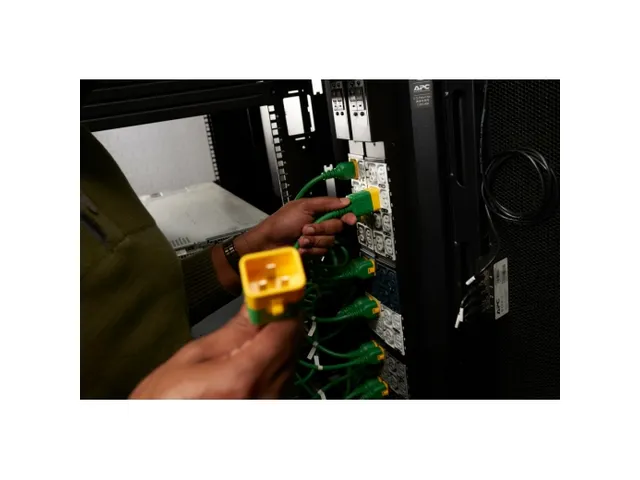 APC NetShelter Rack PDU Advanced, Contrôlé, 3PH, 22,1kW 400V 32A ou