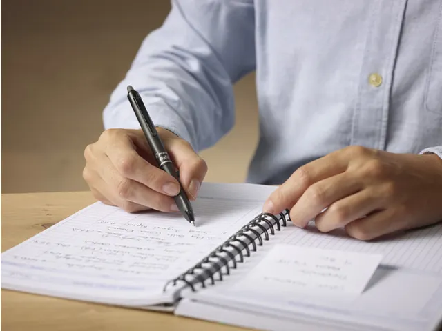 Rollerpen PILOT friXion Ball Plus medium zwart