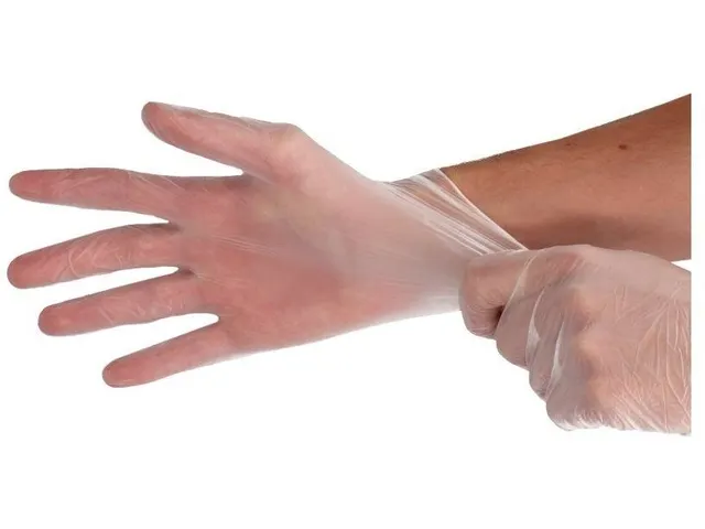 Handschoen CMT M vinyl poedervrij wit 100 stuks