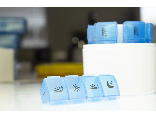 Medicijndispenser First Aid Only 7 dagen met tabletbreker