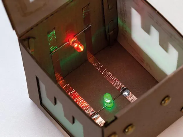 Tape-o-Tronics knutseldoos, creatieve DIY-projecten met karton en leds