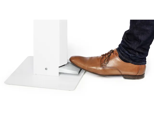 Desinfectiezuil met Pedaal Wit