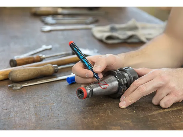 Marqueur Schneider Maxx 133 permanent rouge, pointe biseautée