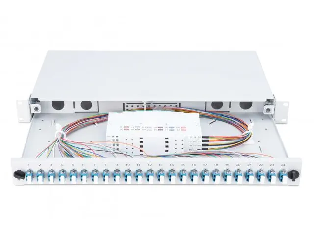 LWL-splicebox 1U uitgerust 24x LC DX OS2 incl. splicecassette