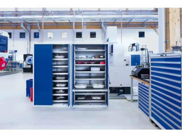 zwaarlastkast met zwenkdeuren,HxBxD 1950x1146x690mm,lak RAL7035