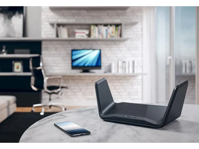NETGEAR Nighthawk RAXE300, Wi-Fi 6 (802.11ax), Tri-band (2.4 GHz / 5 G