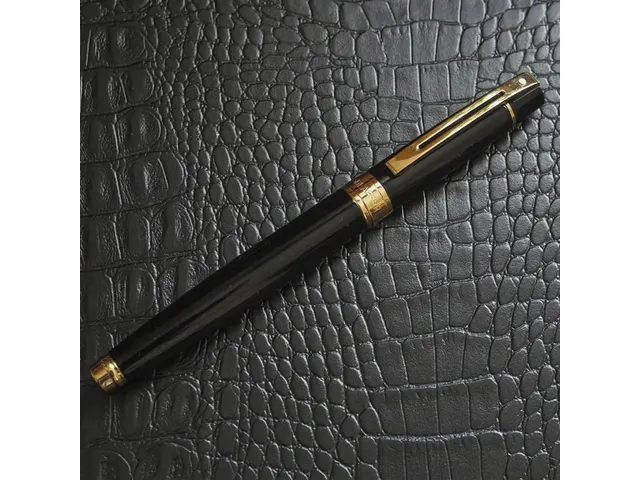 Rollerball SHEAFFER 300 E9325 Glossy black gold tone
