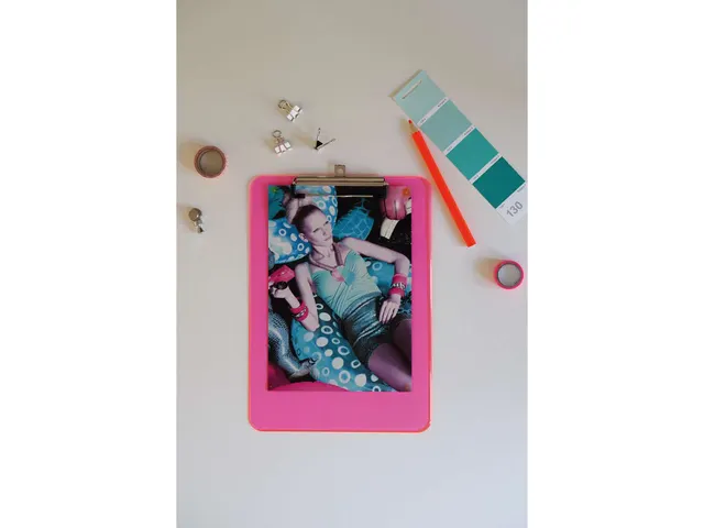 Klembord MAUL A4 staand transparant PS neon roze