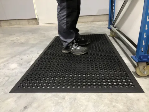 werkplekmat,mat,HxLxB 15x1500x900mm,natuurrubber,geperforeerd