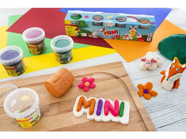 Kinderklei Eberhard Faber in beker,140gr oranje, roze, groen, paars