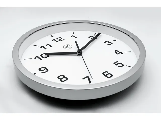 Horloge murale NXT Ø20cm plastique argent cadran blanc