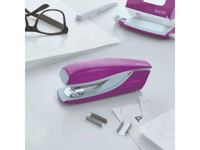 Nietmachine Leitz WOW NeXXt 30vel 24/6 paars