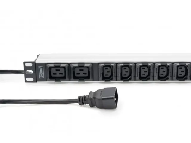 Stekkerdoos Met Aluminium Profiel 10-polig 2m Voedingskabel IEC C20