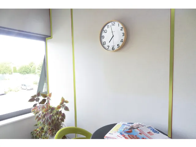 Wandklok Unilux Baltic Ø30,5cm hout/wit cijferaanduiding
