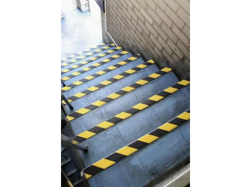 tape,geel/zwart,band LxB 18,3mx50mm,met antislip-eigenschappen