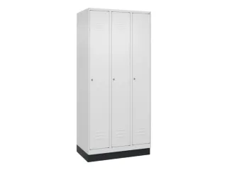 locker,HxBxD 1950x900x500mm,3vak,vak B 300mm,cil.-slot,sokkel - 1