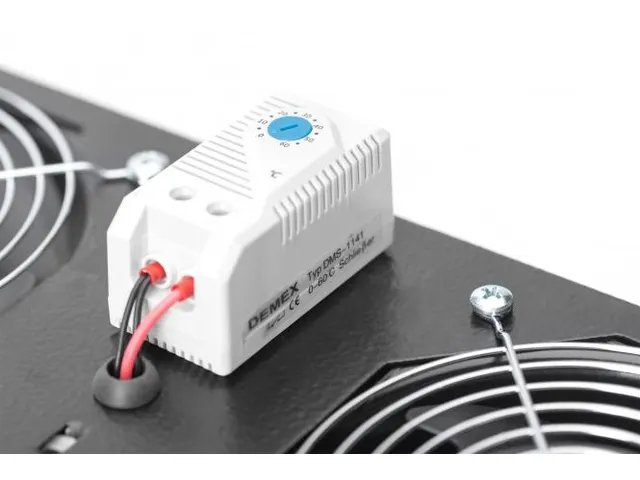 Dakventilatorunit voor 483 mm (19 inch) wandbehuizing Zwart