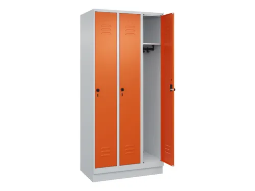 locker,HxBxD 1950x900x500mm,3vak,vak B 300mm,draaigrendel,sokkel