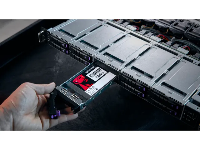 SSD SATA Enterprise DC600M (usage mixte) 2,5” de 7 680 Go