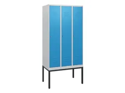 locker,HxBxD 1950x900x500mm,3vak,vak B 300mm,cil.-slot,voetonderstel