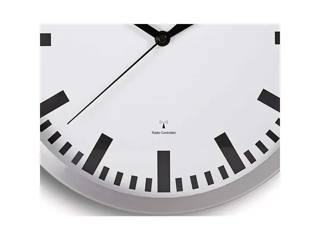 Wandklok MAUL Pilot RC Ø30,5cmx4.5cm aluminium/wit incl.batterij