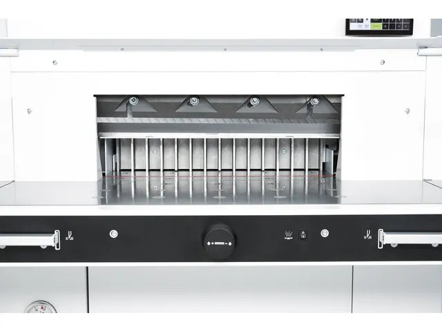 Stapelsnijmachine A3 Ideal 5560 Luchttafel Hydraulisch