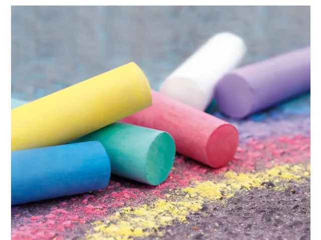 Stoepkrijt Eberhard Faber emmer met 50 krijtjes